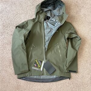 Army Green Arc’teryx BETA SL GORE-TEX Jacket - Mens large